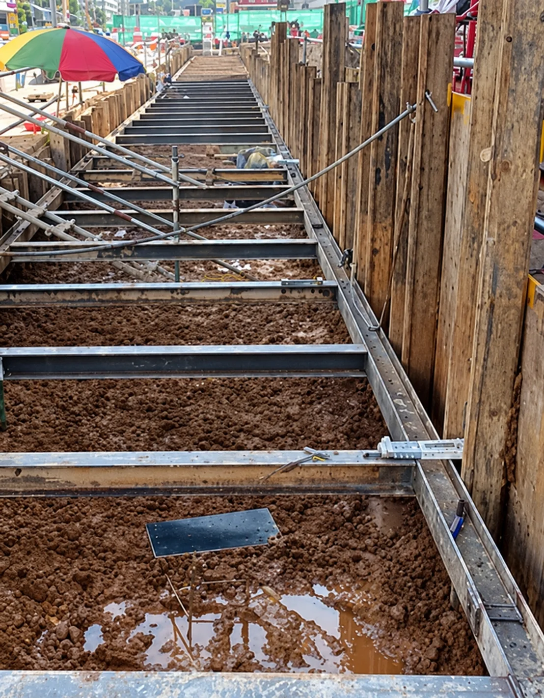 Bracing & strutting — civil engineering works